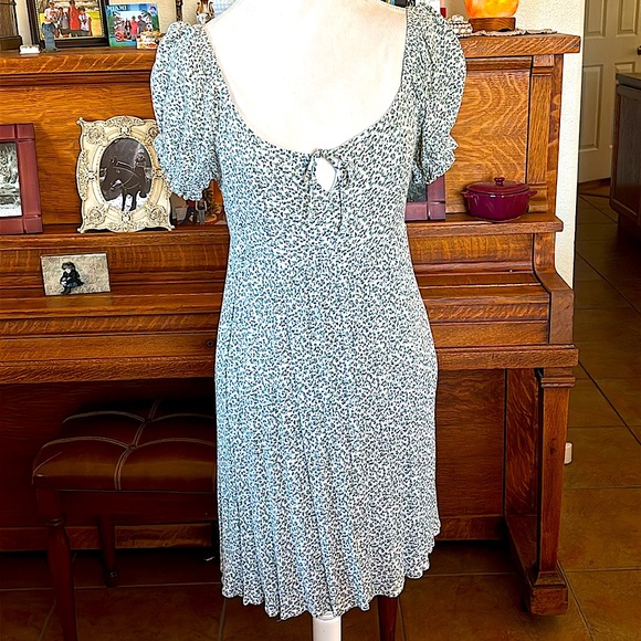 Hem & Thread Floral Dress Size L NWT - Picture 3 of 7